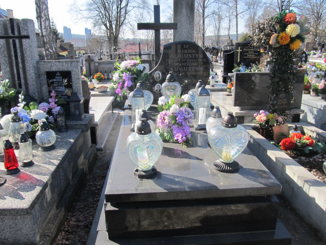 Grób Regina Augustyn